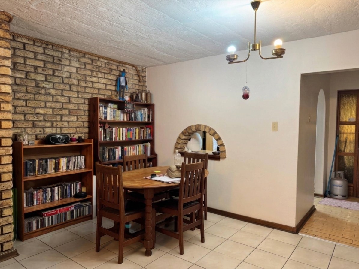 Townhouse for sale in Memorial Road Area, Kimberley