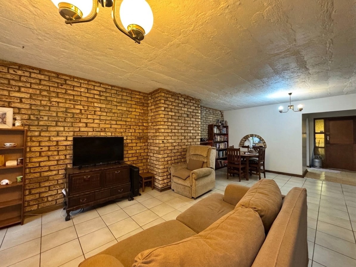 Townhouse for sale in Memorial Road Area, Kimberley