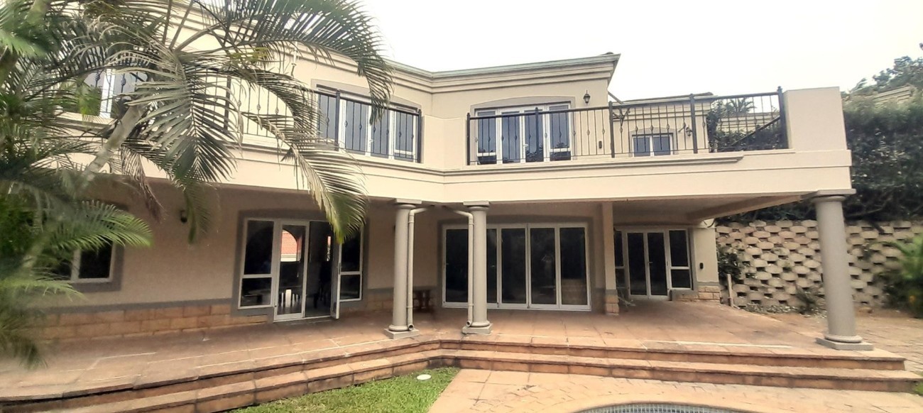 Townhouse for rent in Umhlanga Central, Umhlanga, KwaZulu Natal, 339 m²