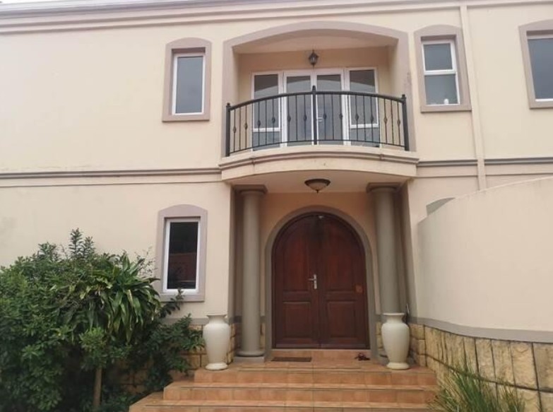 Townhouse for rent in Umhlanga Central, Umhlanga, KwaZulu Natal, 339 m²