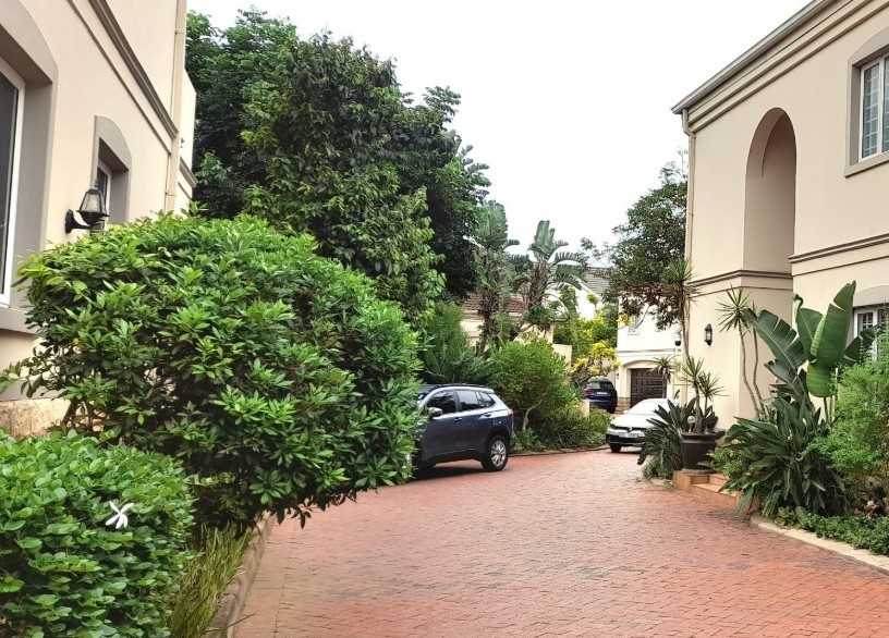 Townhouse for rent in Umhlanga Central, Umhlanga, KwaZulu Natal, 339 m²