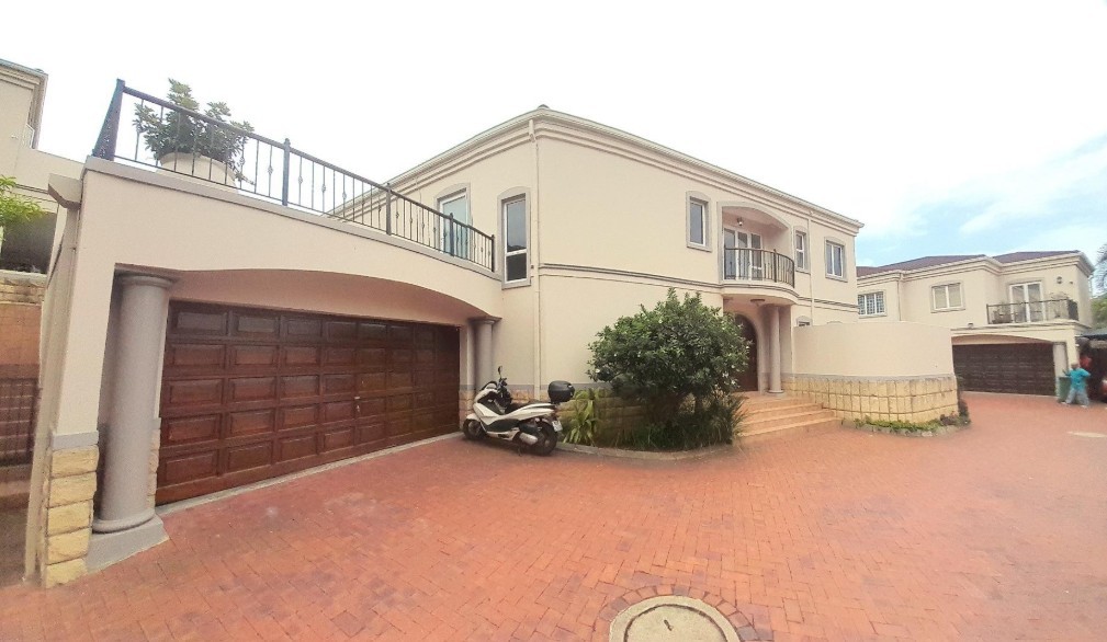 Townhouse for rent in Umhlanga Central, Umhlanga, KwaZulu Natal, 339 m²