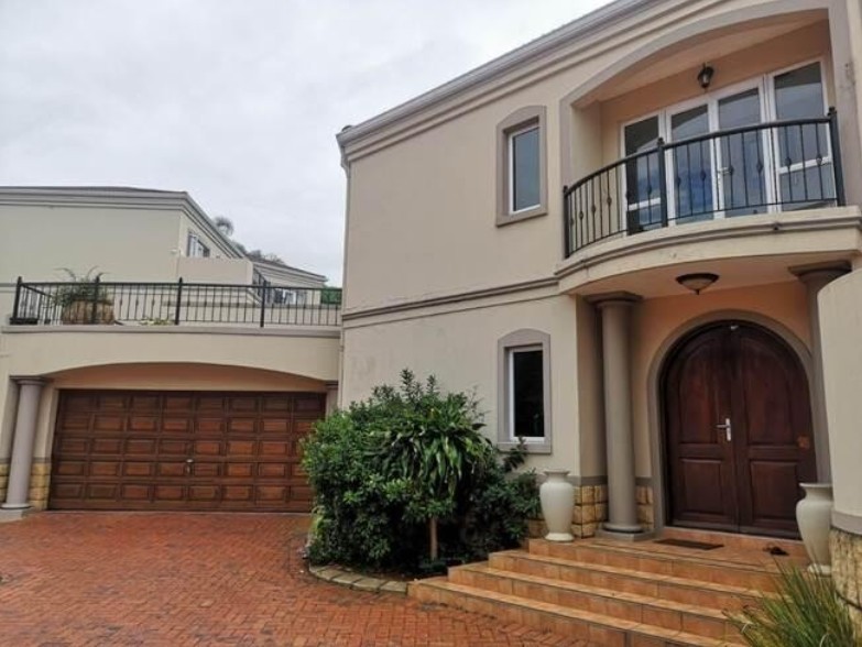 Townhouse for rent in Umhlanga Central, Umhlanga, KwaZulu Natal, 339 m²
