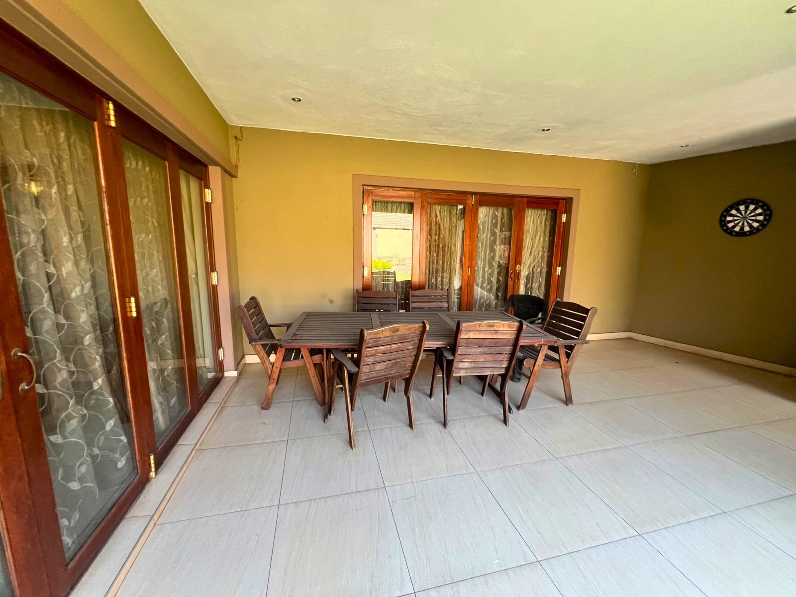 House for sale in Rooihuiskraal North, Centurion, 1003 m²