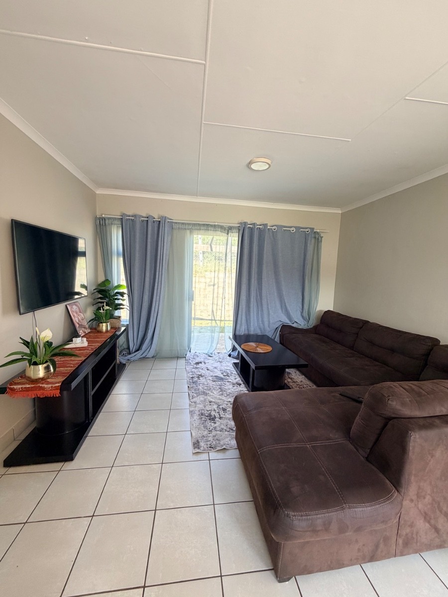 Complex for sale in Kidds Beach, East London, 89 m²