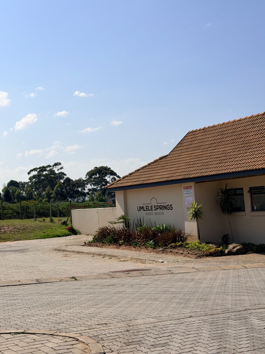 Complex for sale in Kidds Beach, East London, 89 m²
