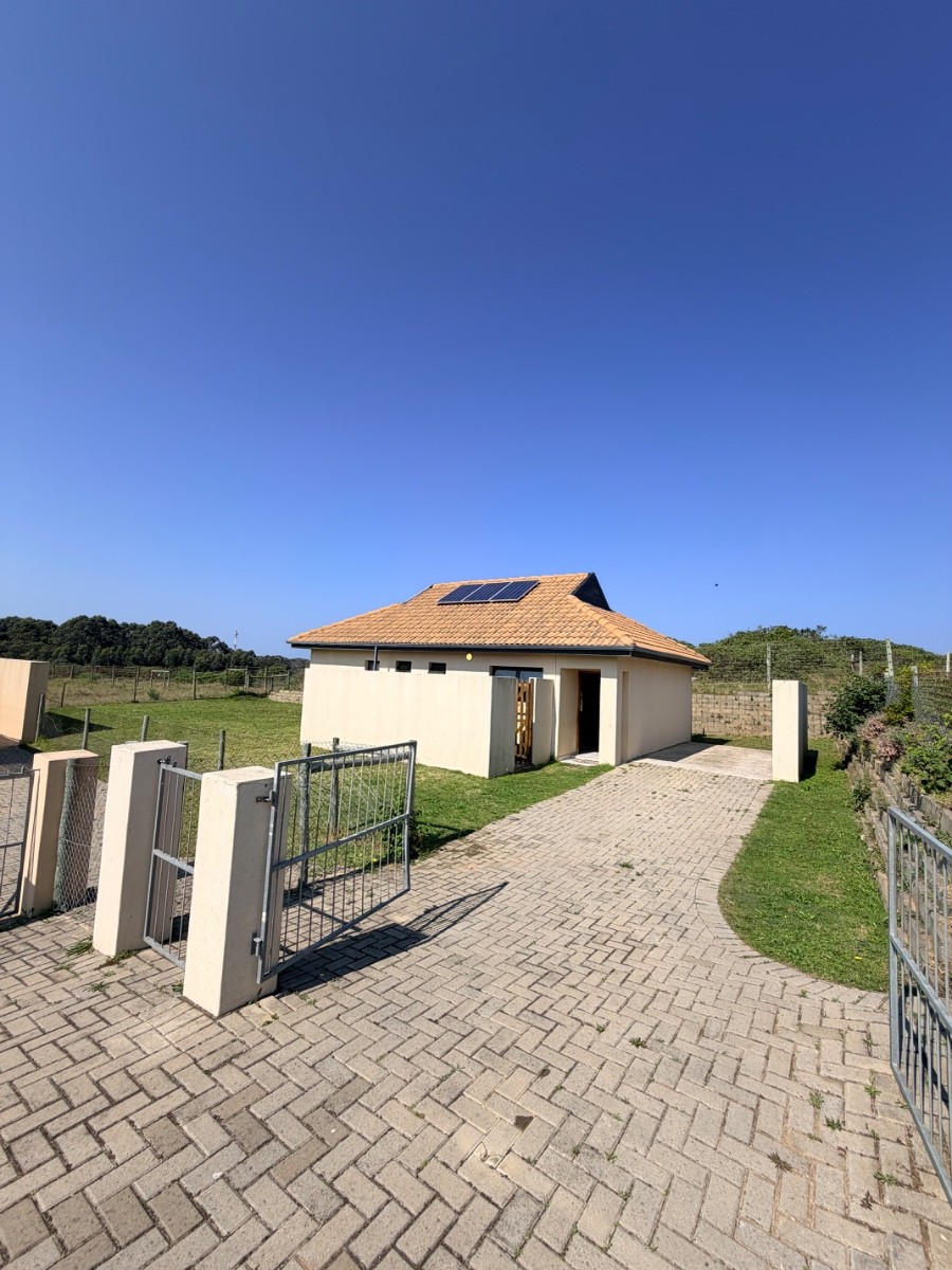 Complex for sale in Kidds Beach, East London, 89 m²