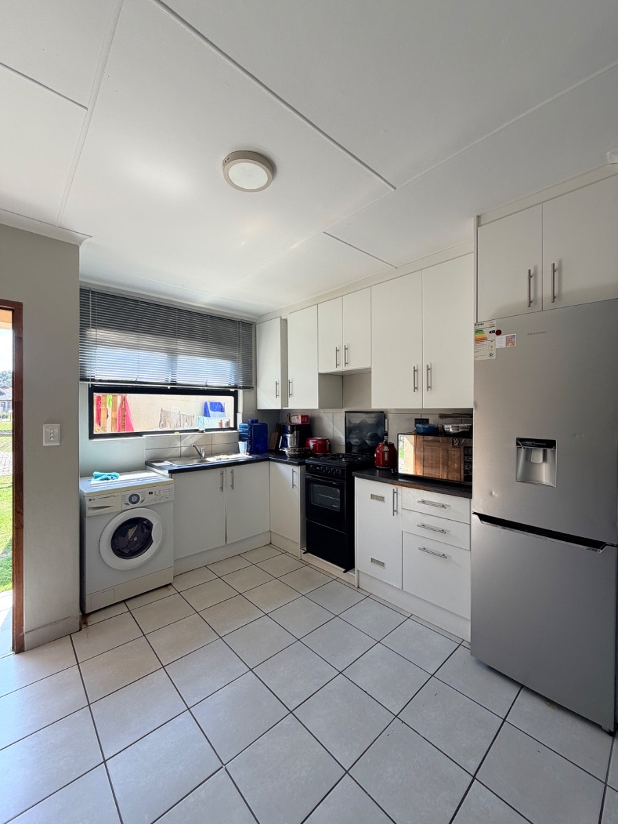 Complex for sale in Kidds Beach, East London, 89 m²