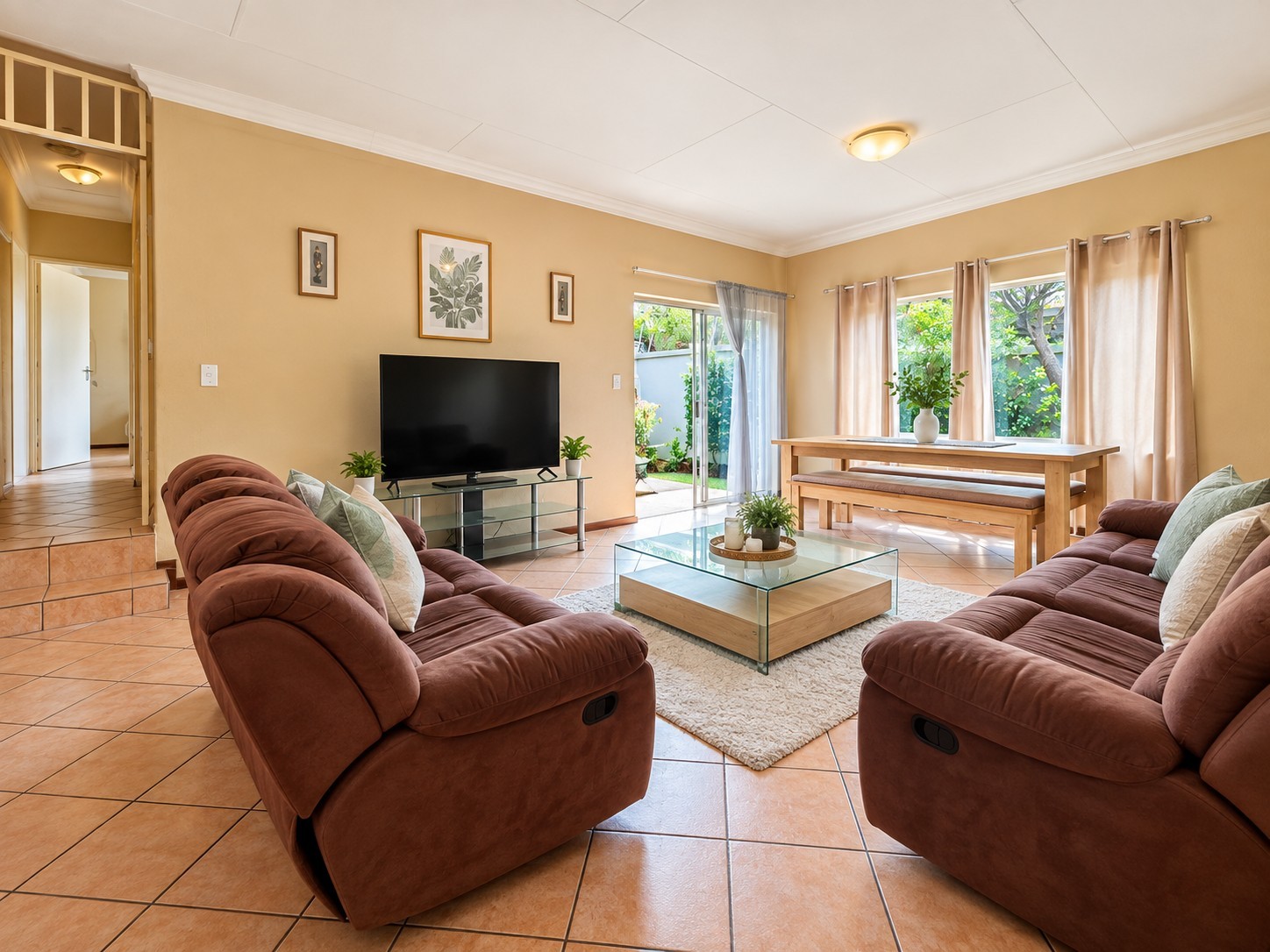 Townhouse for rent in Radiokop, Roodepoort, 156 m²