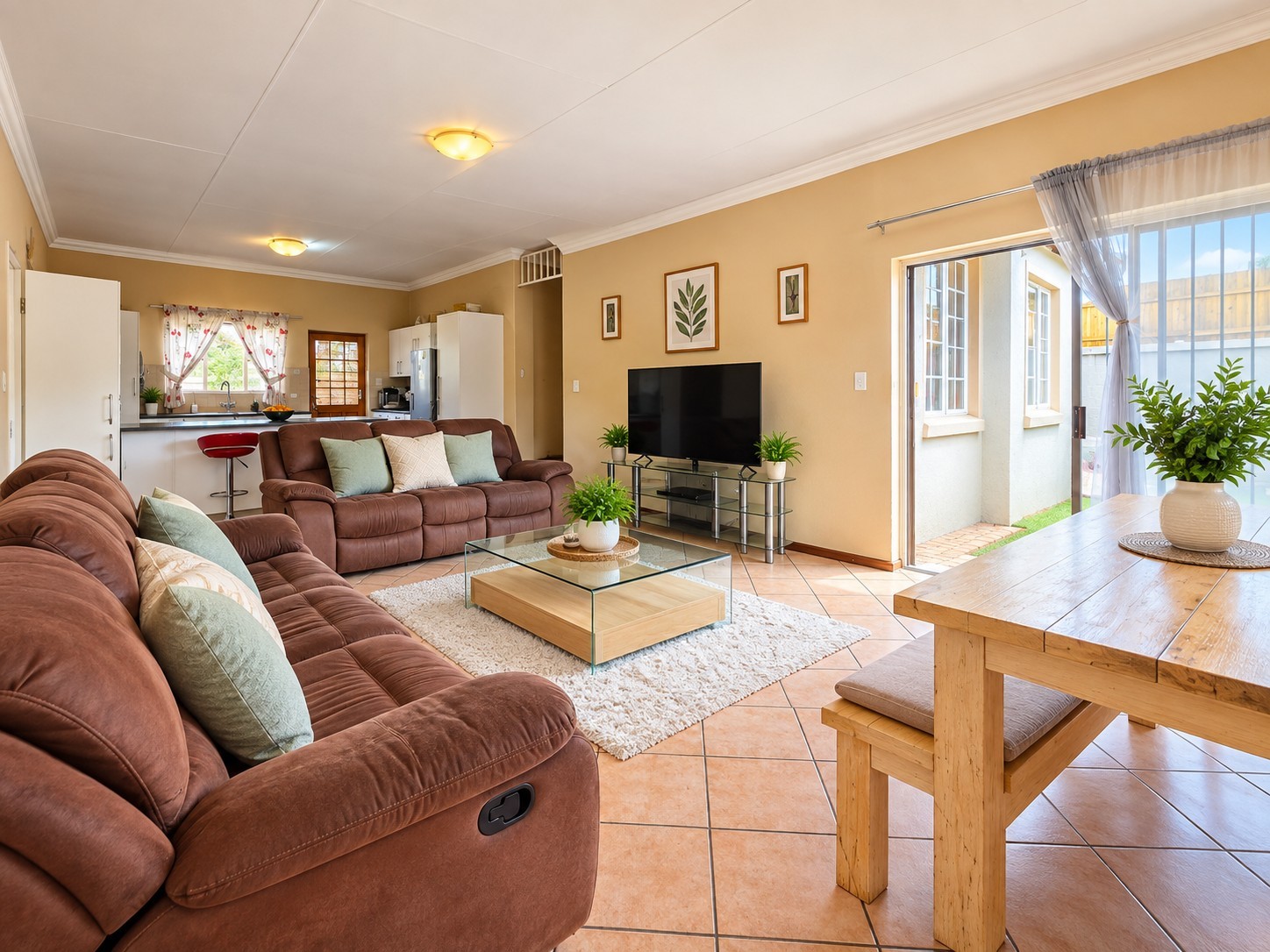 Townhouse for rent in Radiokop, Roodepoort, 156 m²