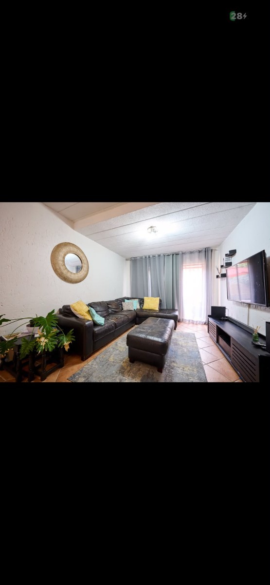 Apartment for sale in Douglasdale, Sandton, 77 m²