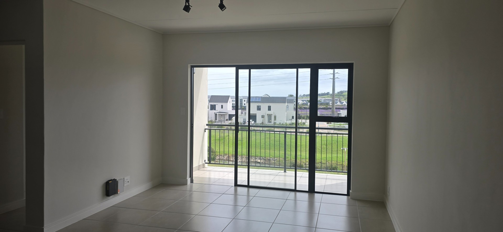 Apartment for rent in The Huntsman, Somerset West, 3805 (2nd floor), The Huntsman, 1 Macassar road, The Huntsman, Somerset West, Western Cape, 64 m²