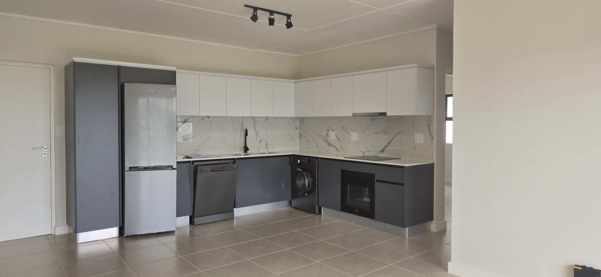 Apartment for rent in The Huntsman, Somerset West, 3805 (2nd floor), The Huntsman, 1 Macassar road, The Huntsman, Somerset West, Western Cape, 64 m²
