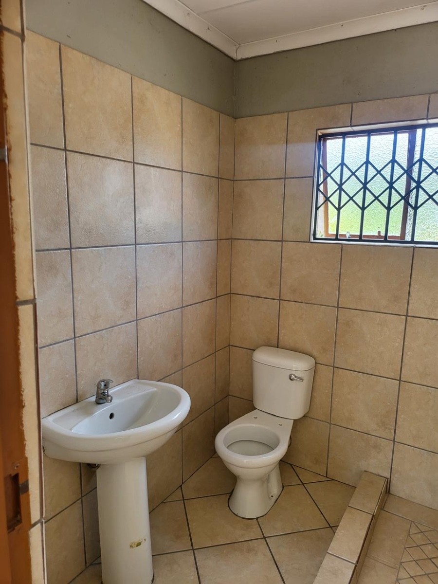 Apartment for rent in Kanyamazane, Nsikazi, 1214 Kanyamazane ema21, Kanyamazane, Nsikazi, Mpumalanga