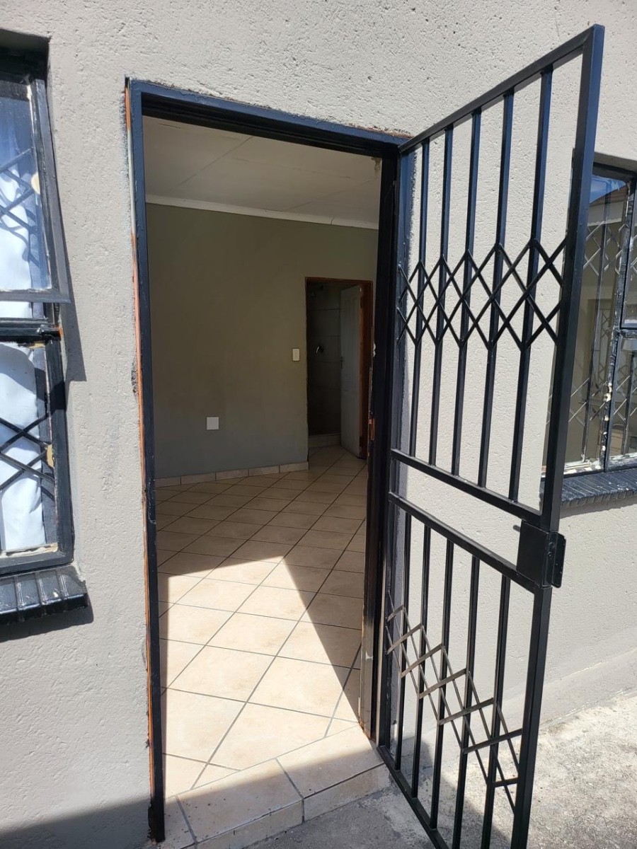 Apartment for rent in Kanyamazane, Nsikazi, 1214 Kanyamazane ema21, Kanyamazane, Nsikazi, Mpumalanga