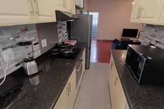 Apartment for sale in Essenwood, Durban, KwaZulu Natal, 66 m²