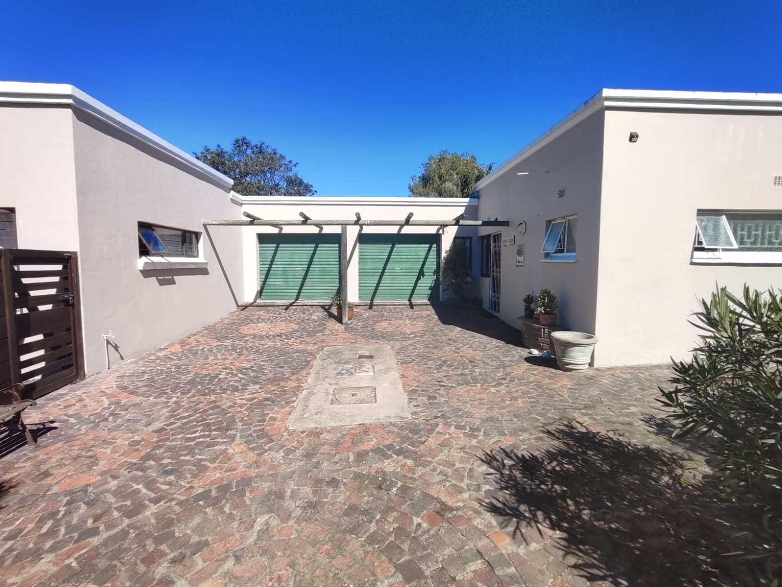 Family Home plus income generating flatlet in Sedgefield