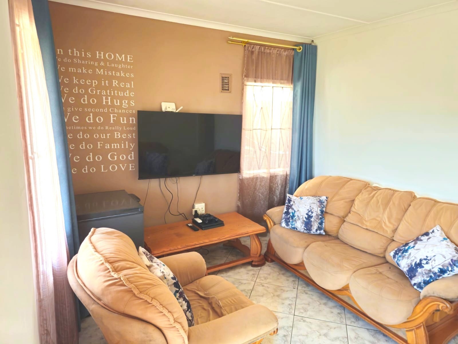House for sale in Woodview, Phoenix, KwaZulu Natal, 240 m²