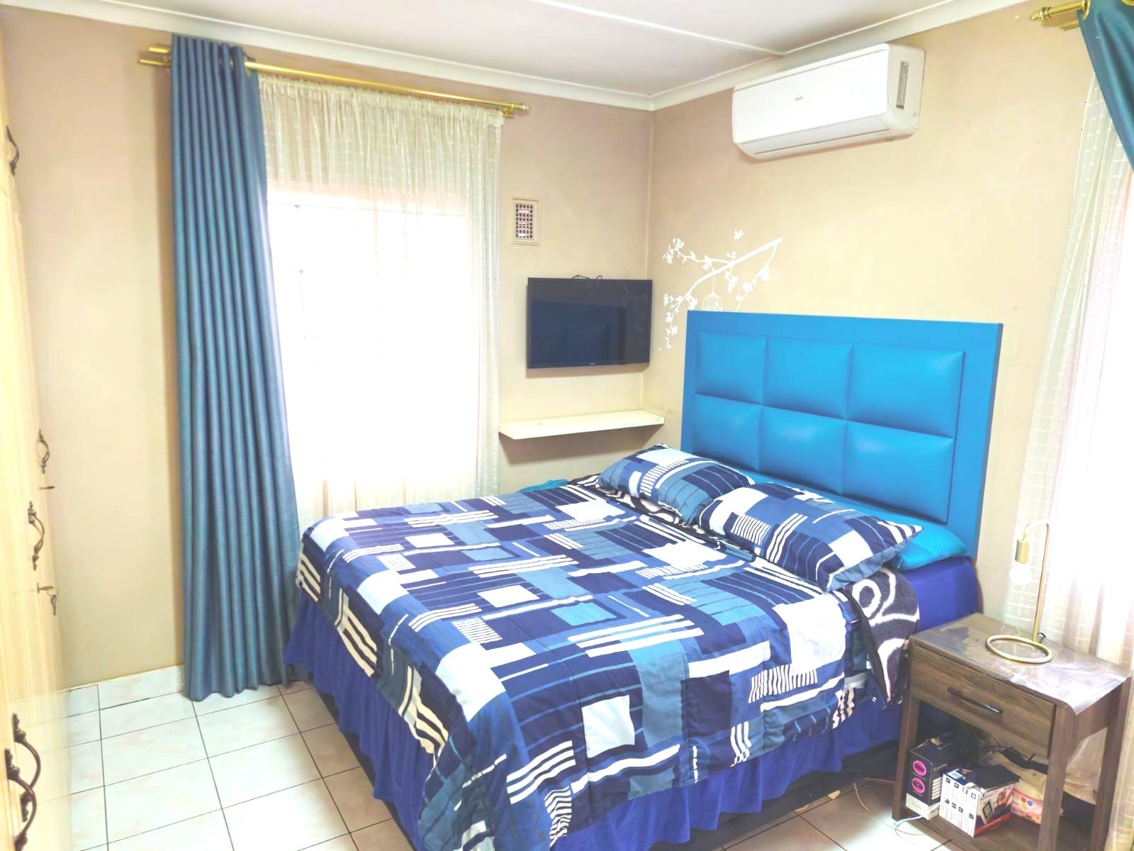 House for sale in Woodview, Phoenix, KwaZulu Natal, 240 m²