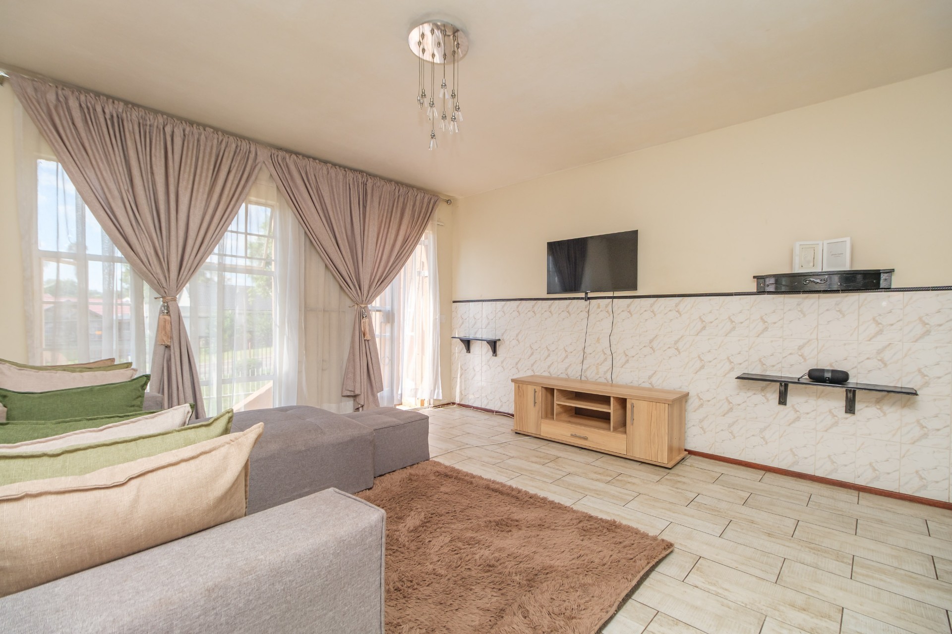 Apartment for sale in Lindhaven, Roodepoort, 60 m²