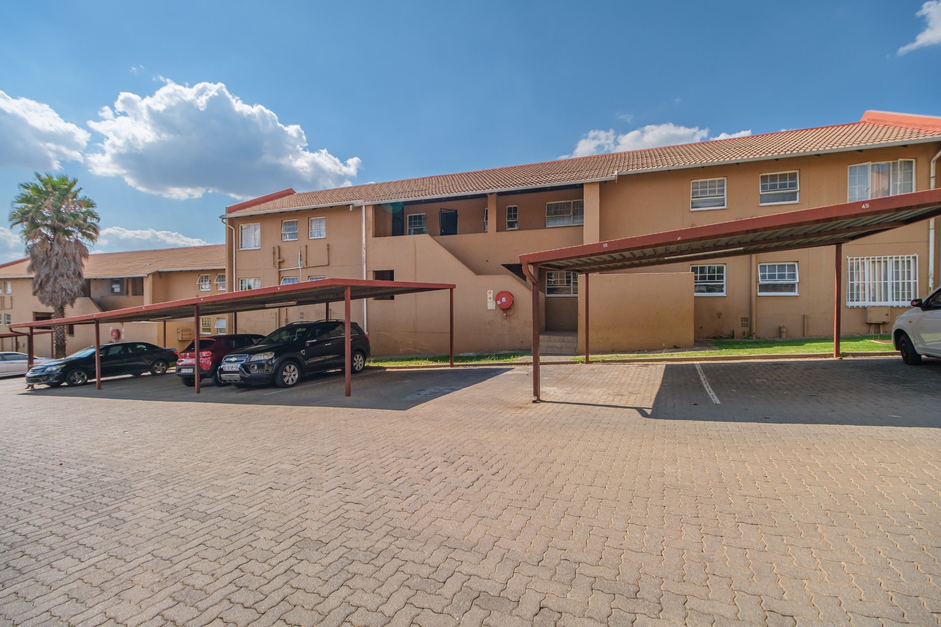 Apartment for sale in Lindhaven, Roodepoort, 60 m²