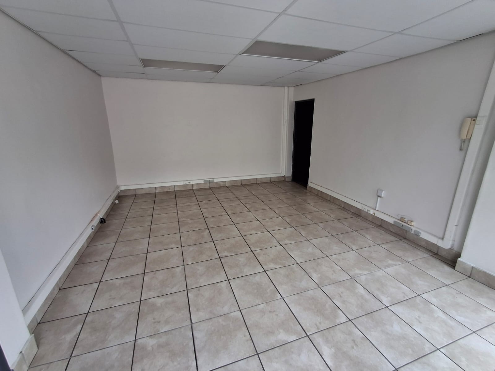 Warehouse for rent in Fairview, Port Elizabeth, 280 m²