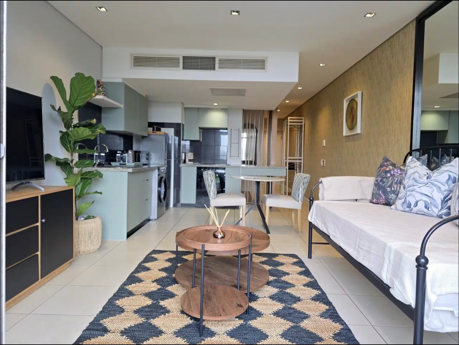 Airbnb-Friendly Apartment For Sale in Harbouredge, De Waterkant