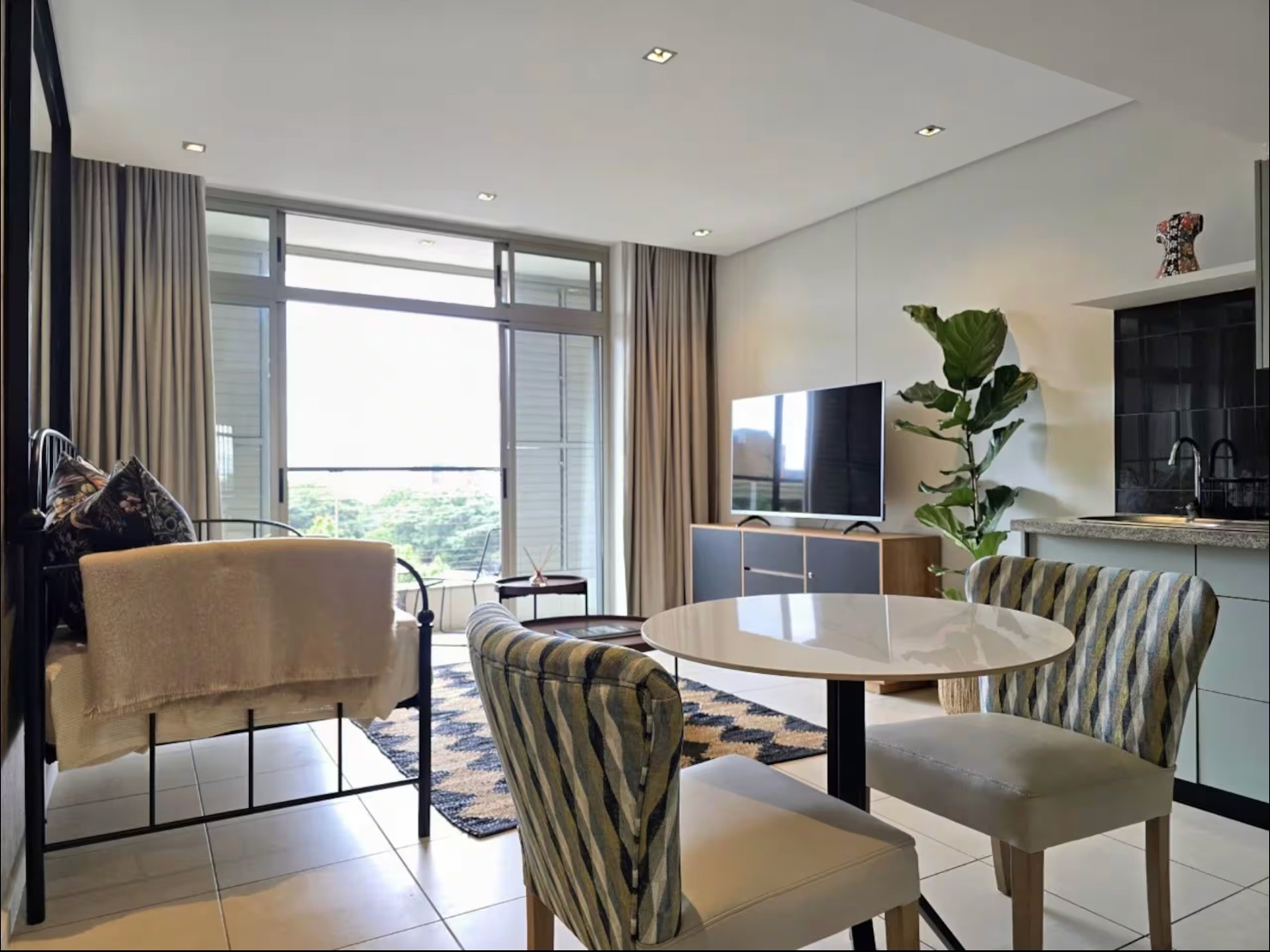 Apartment for sale in De Waterkant, Cape Town, 49 m²