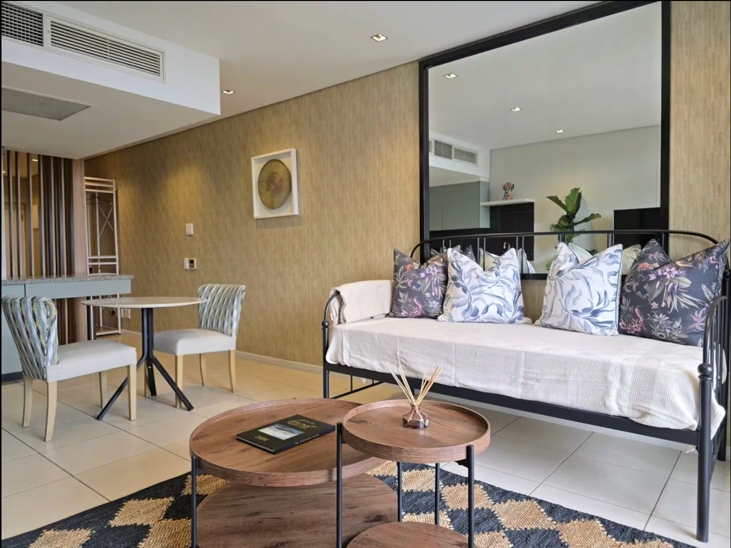 Apartment for sale in De Waterkant, Cape Town, 49 m²