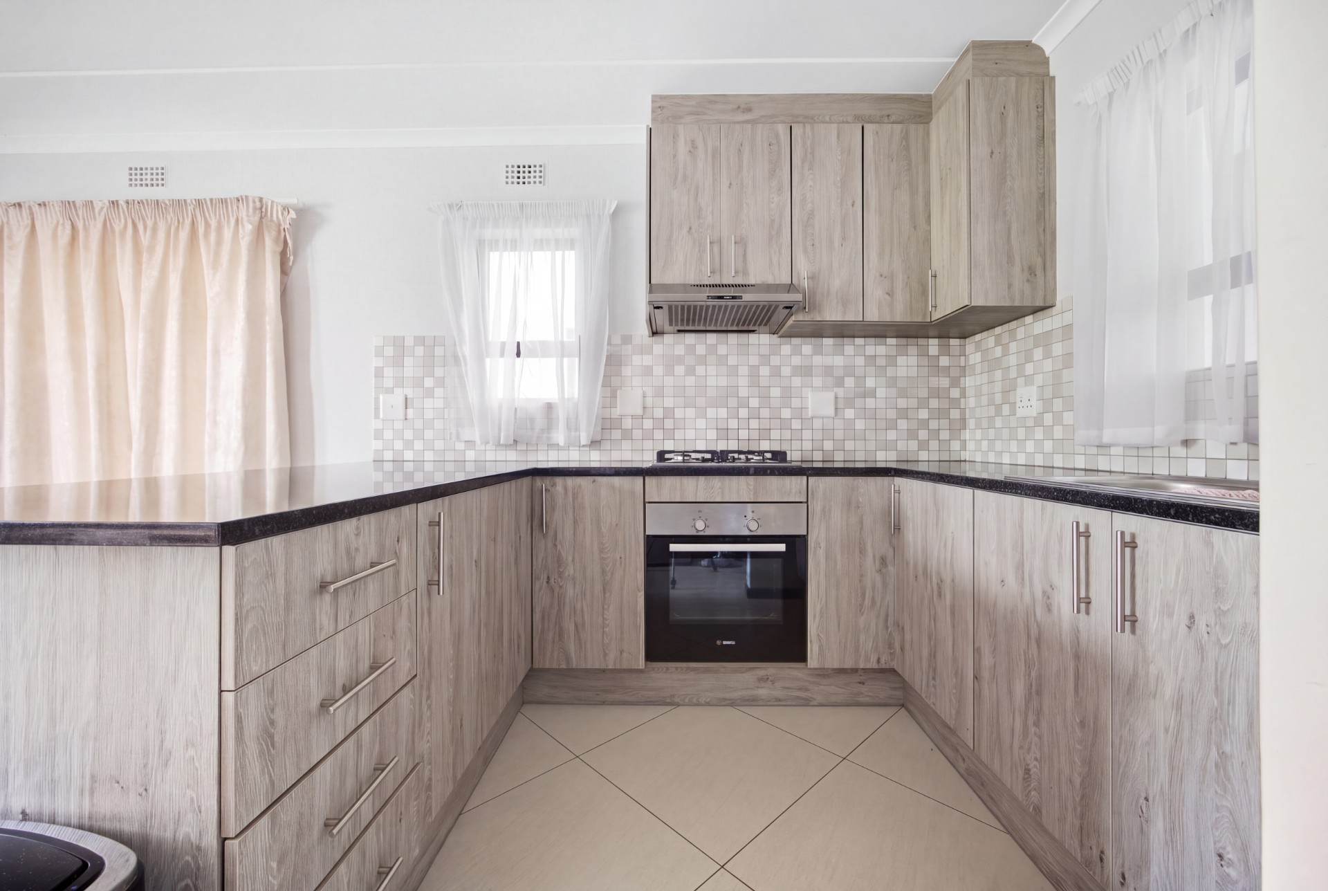 Spacious 2-Bedroom Apartment For Sale in Buhrein, Kraaifontein
