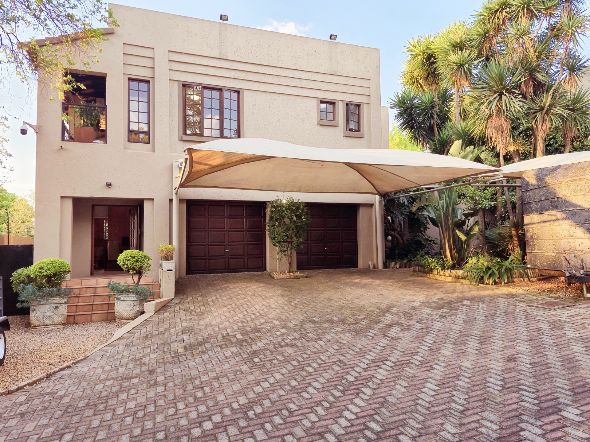 Duet for sale in Faerie Glen, Pretoria, 280 m²