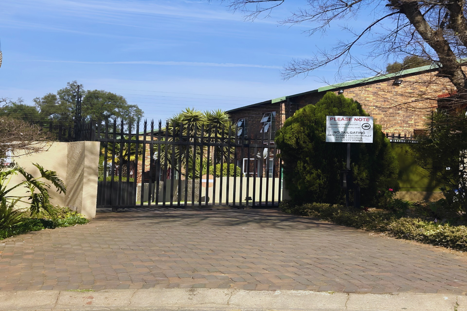 Apartment for sale in Discovery, Roodepoort, 73 m²