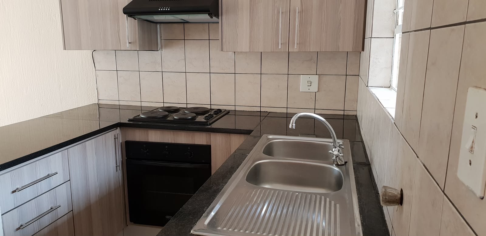 Townhouse for rent in Vorna Valley, Midrand, 96 m²