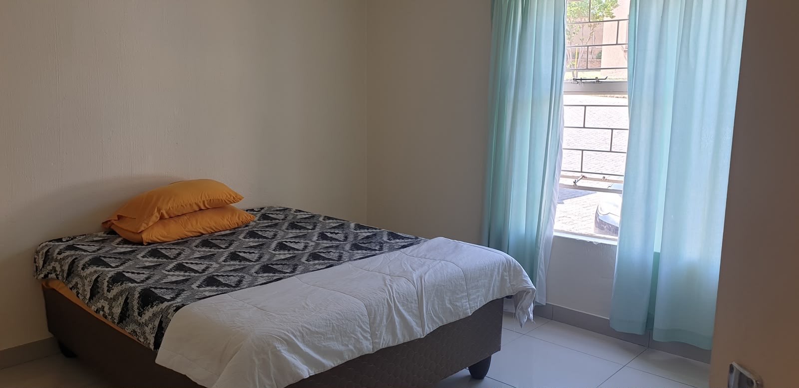 Townhouse for rent in Vorna Valley, Midrand, 96 m²