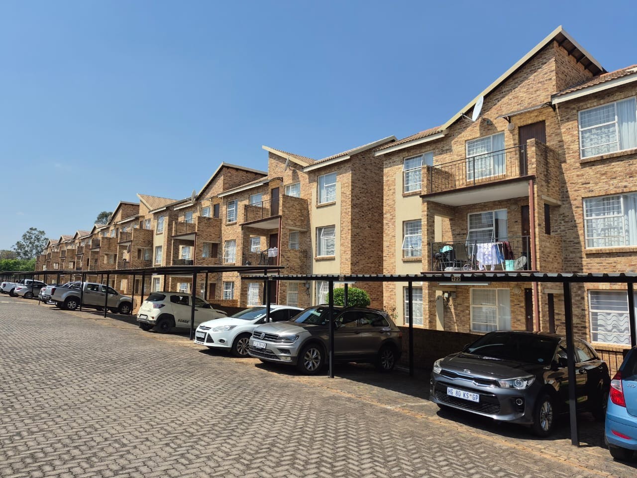 Apartment for sale in Honeypark, Roodepoort, 64 m²