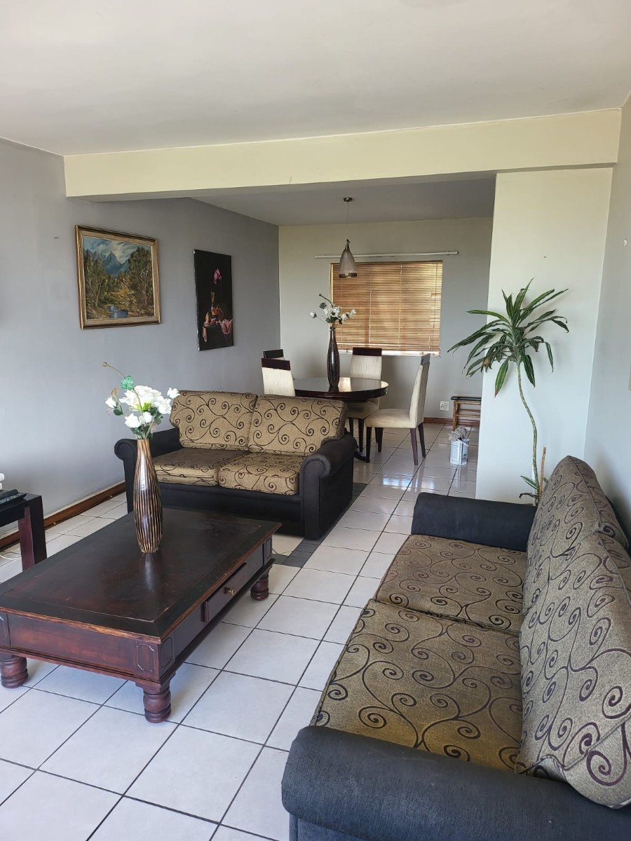 Apartment for sale in Humewood, Port Elizabeth, 102 m²