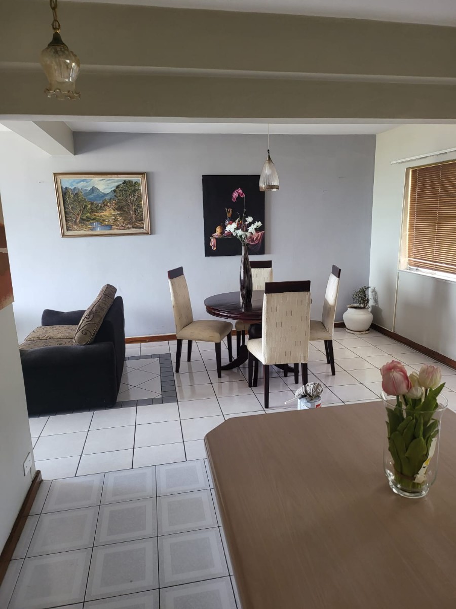 Apartment for sale in Humewood, Port Elizabeth, 102 m²