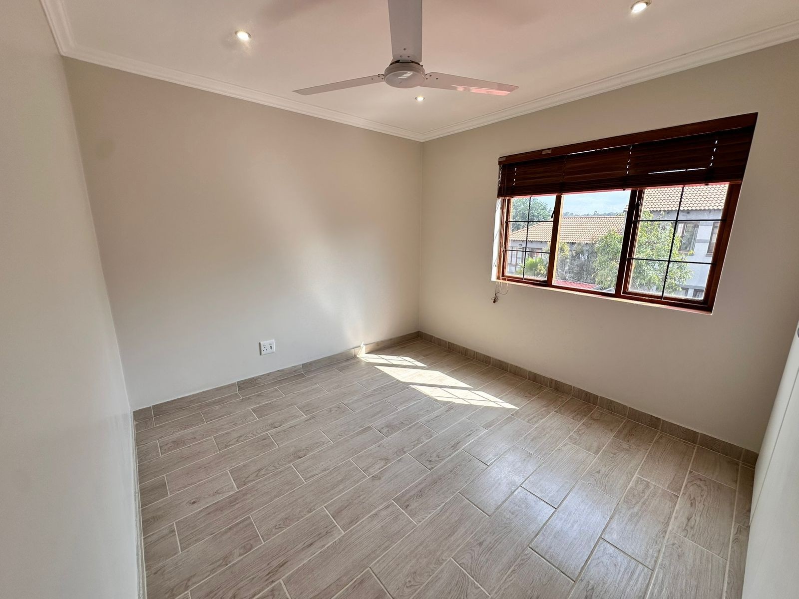Apartment for sale in Bryanston, Sandton, 227, Annecy, 8 Brian Street, Bryanston, Sandton, Gauteng, 84 m²