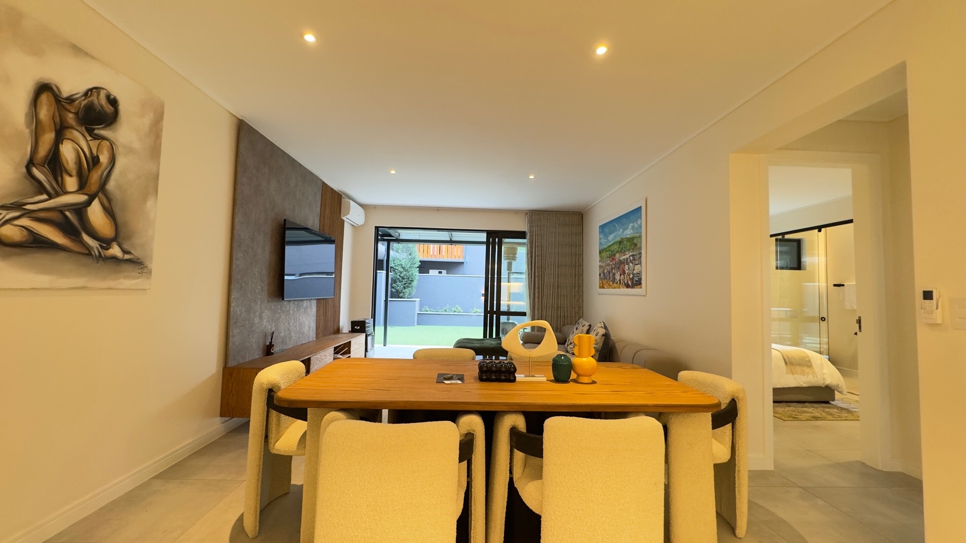 Apartment for rent in Hyde Park, Sandton, 145 m²