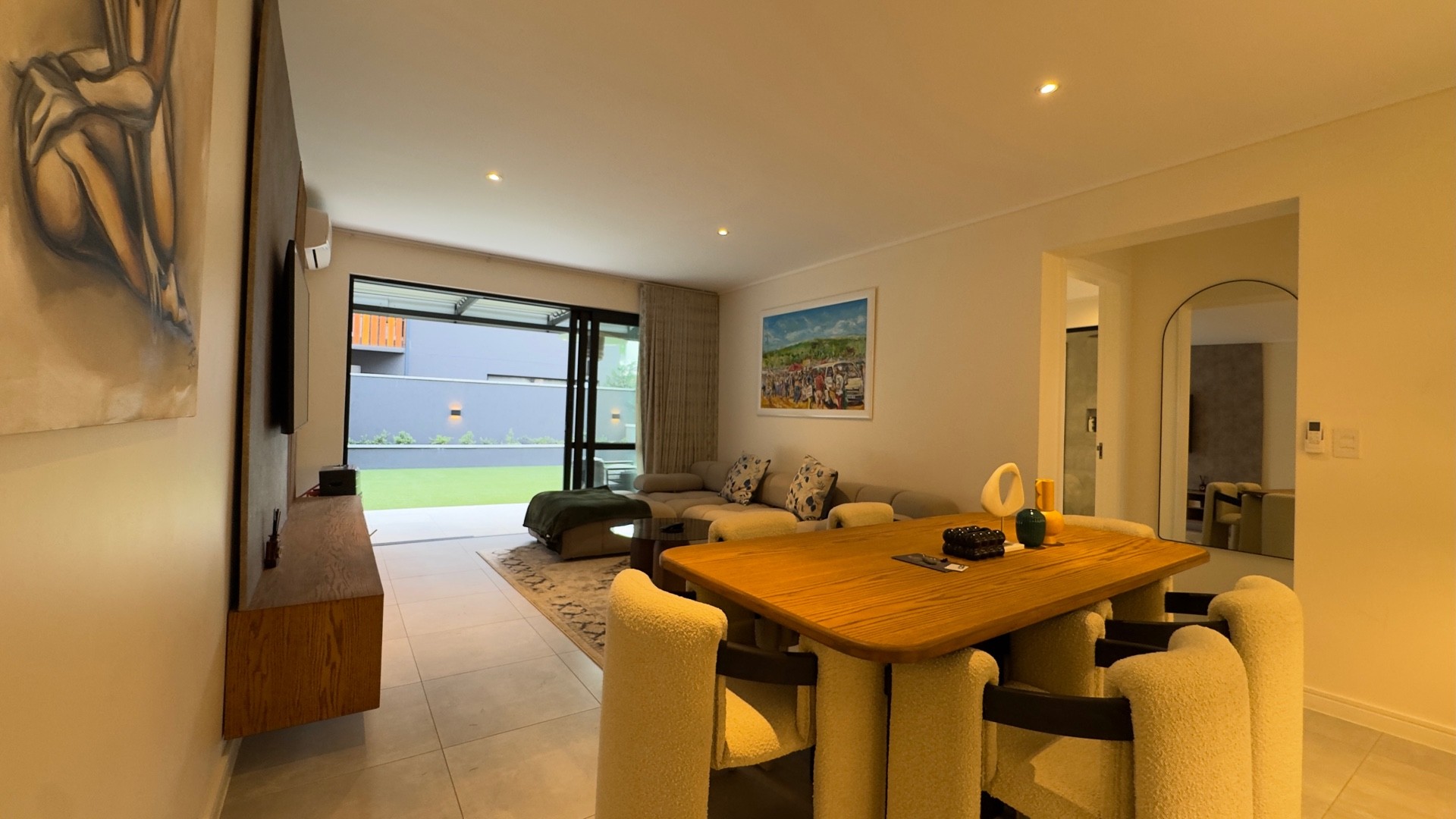 Apartment for rent in Hyde Park, Sandton, 145 m²
