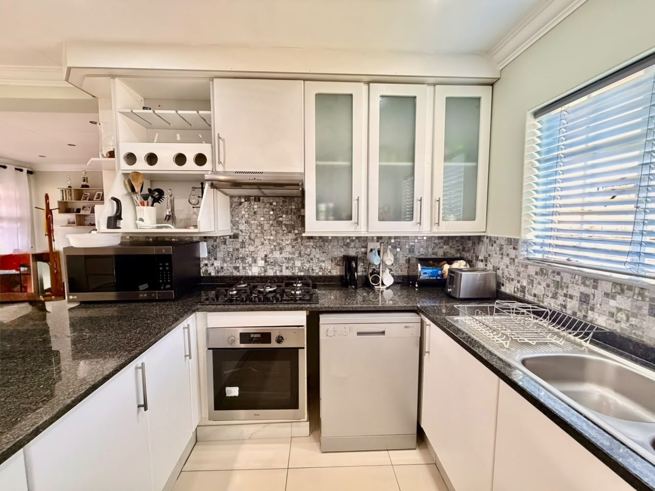 House for rent in Noordwyk, Midrand, 1 (0th floor), livingsone Complex, 11 Edgar Road, Noordwyk, Midrand, Gauteng, 110 m²