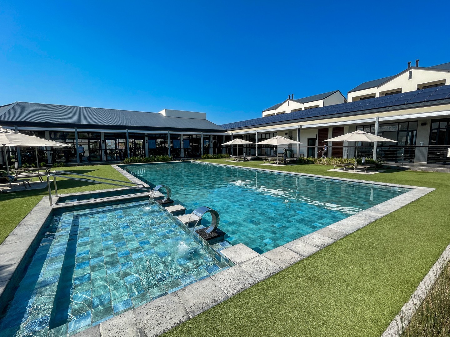 Apartment for rent in The Huntsman, Somerset West, 40 m²