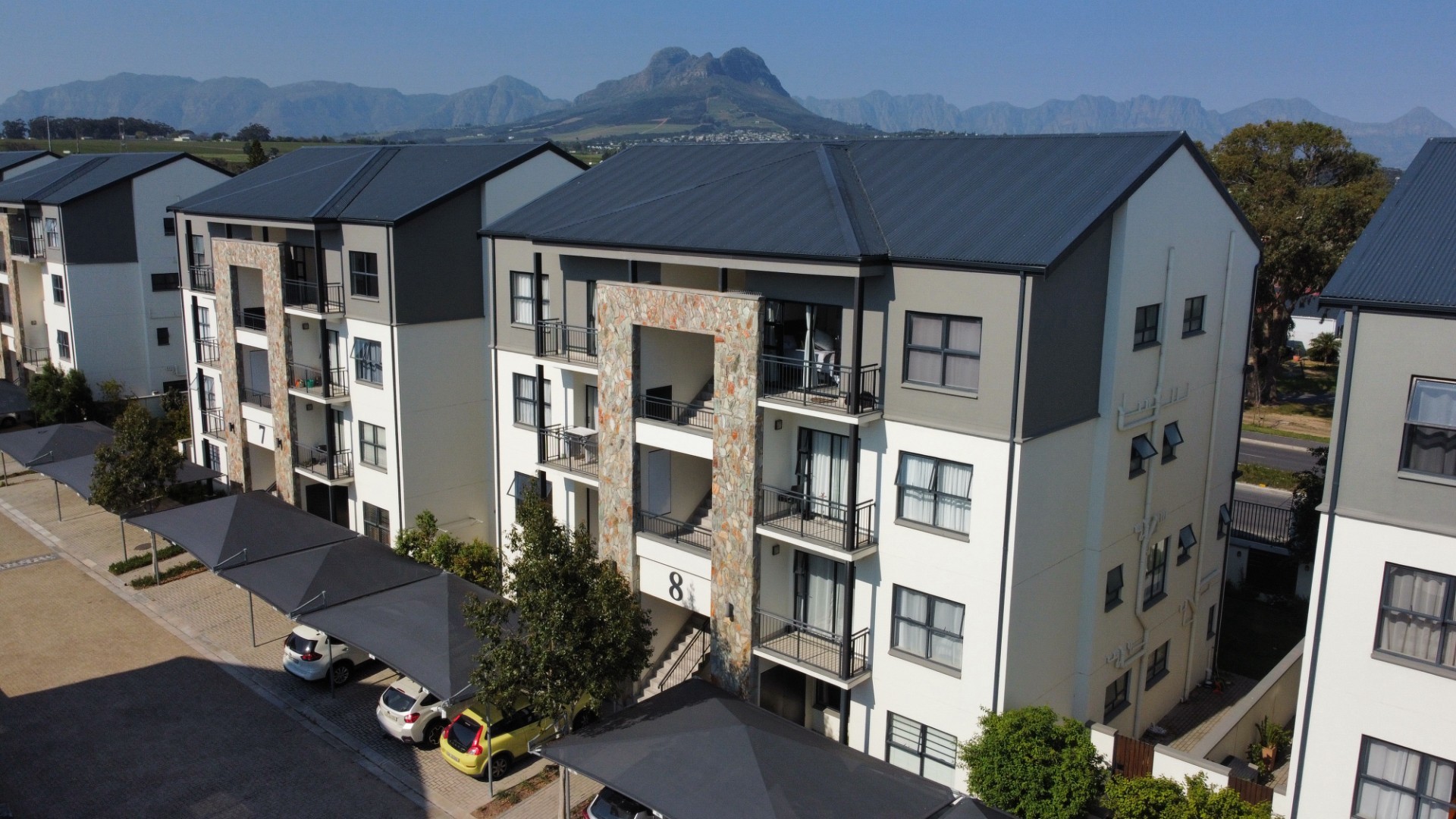 Apartment for rent in The Huntsman, Somerset West, 40 m²