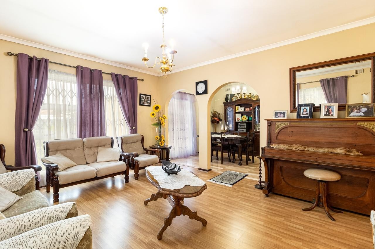 House for sale in Klipkop, Parow, 210 m²