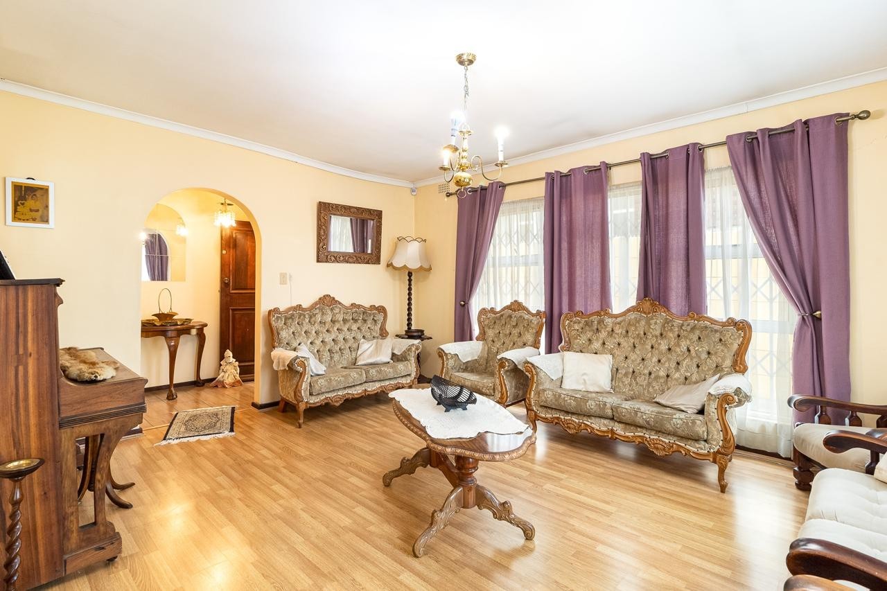 House for sale in Klipkop, Parow, 210 m²