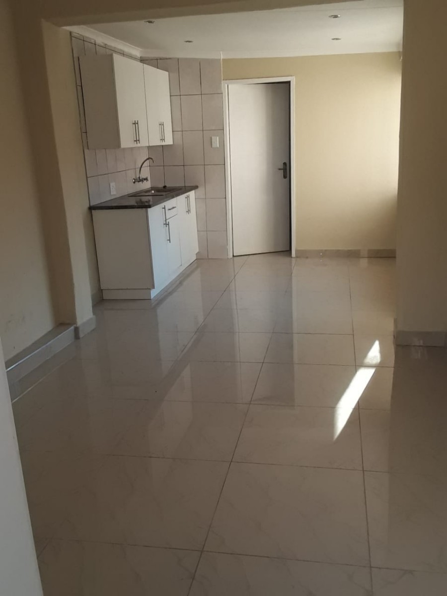 Cottage for rent in Rouxville, Johannesburg