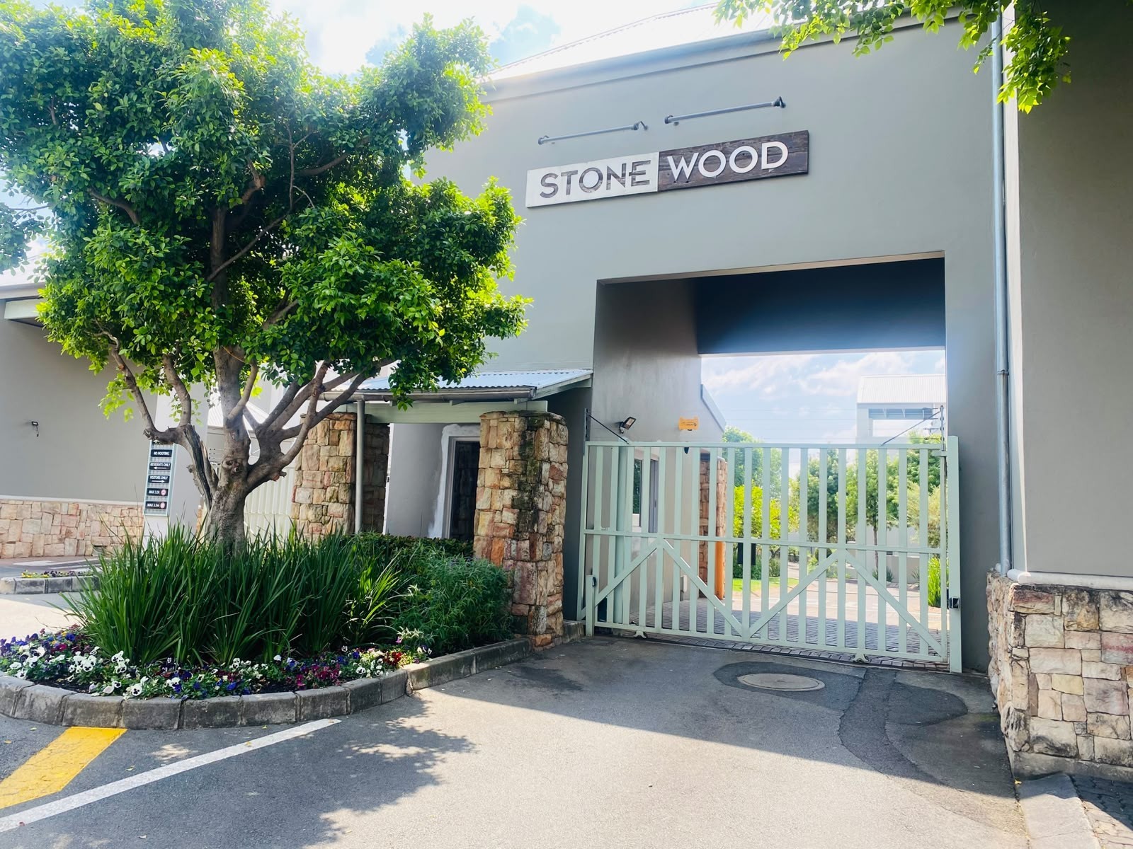 Apartment for rent in Fourways, Sandton, 50 m²