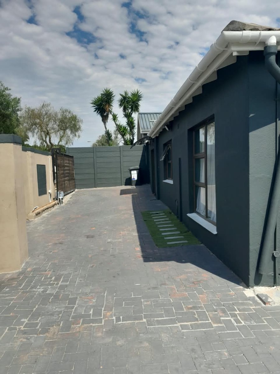 House for sale in Sunridge, Blouberg, 200 m²