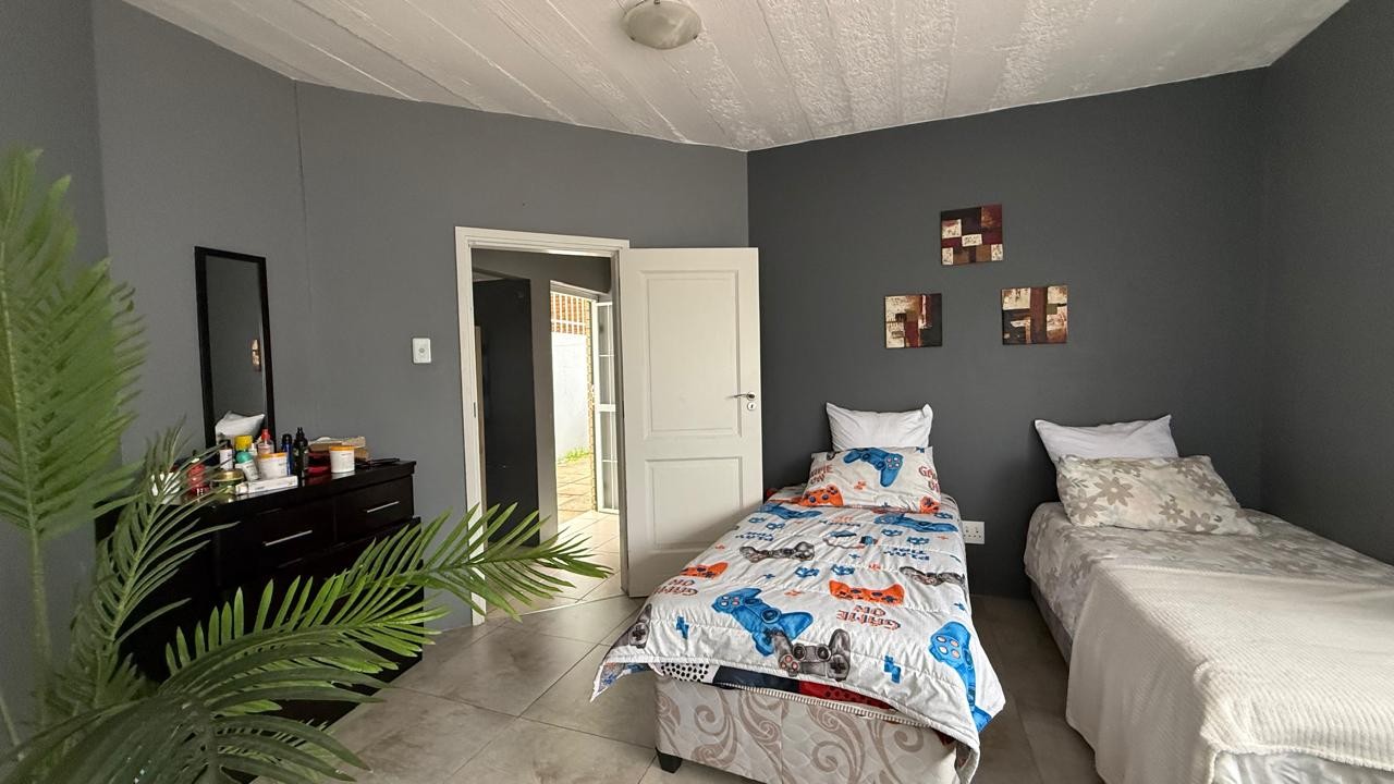 Townhouse for rent in Essenwood, Durban, KwaZulu Natal