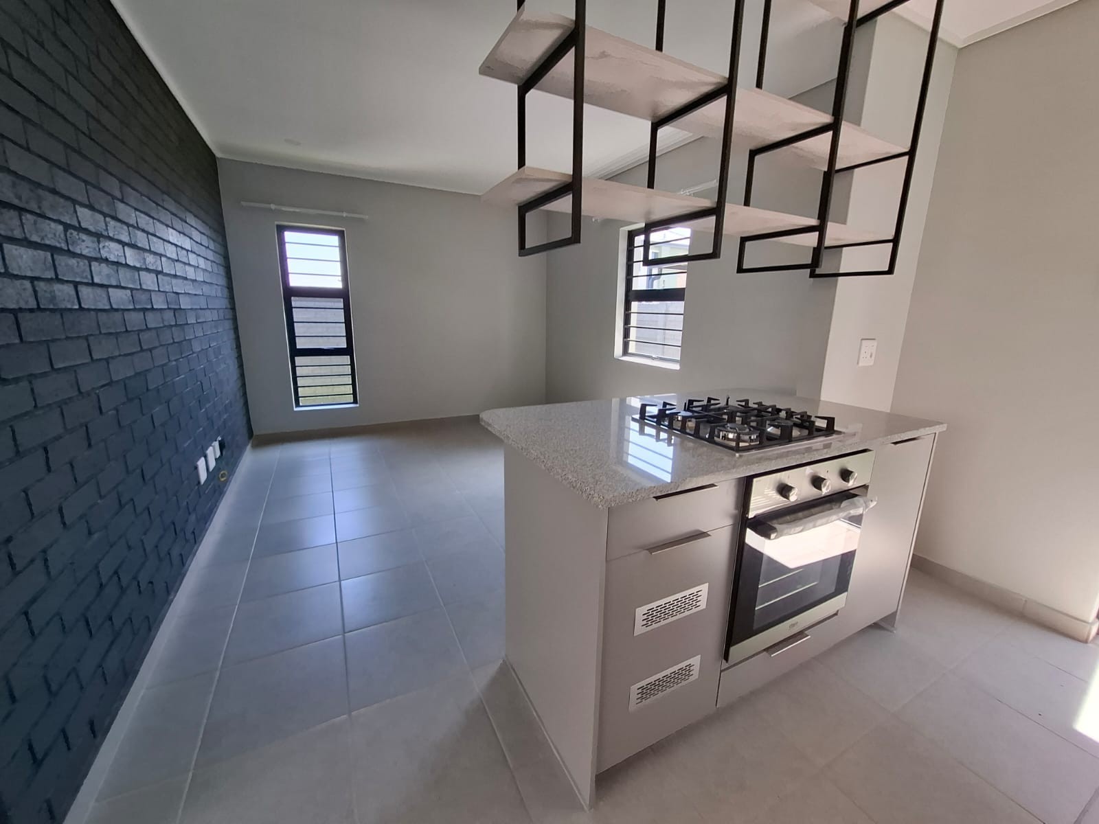 Townhouse for rent in Leopard's Rest Security Estate, Albertsdal, Alberton, 150 m²